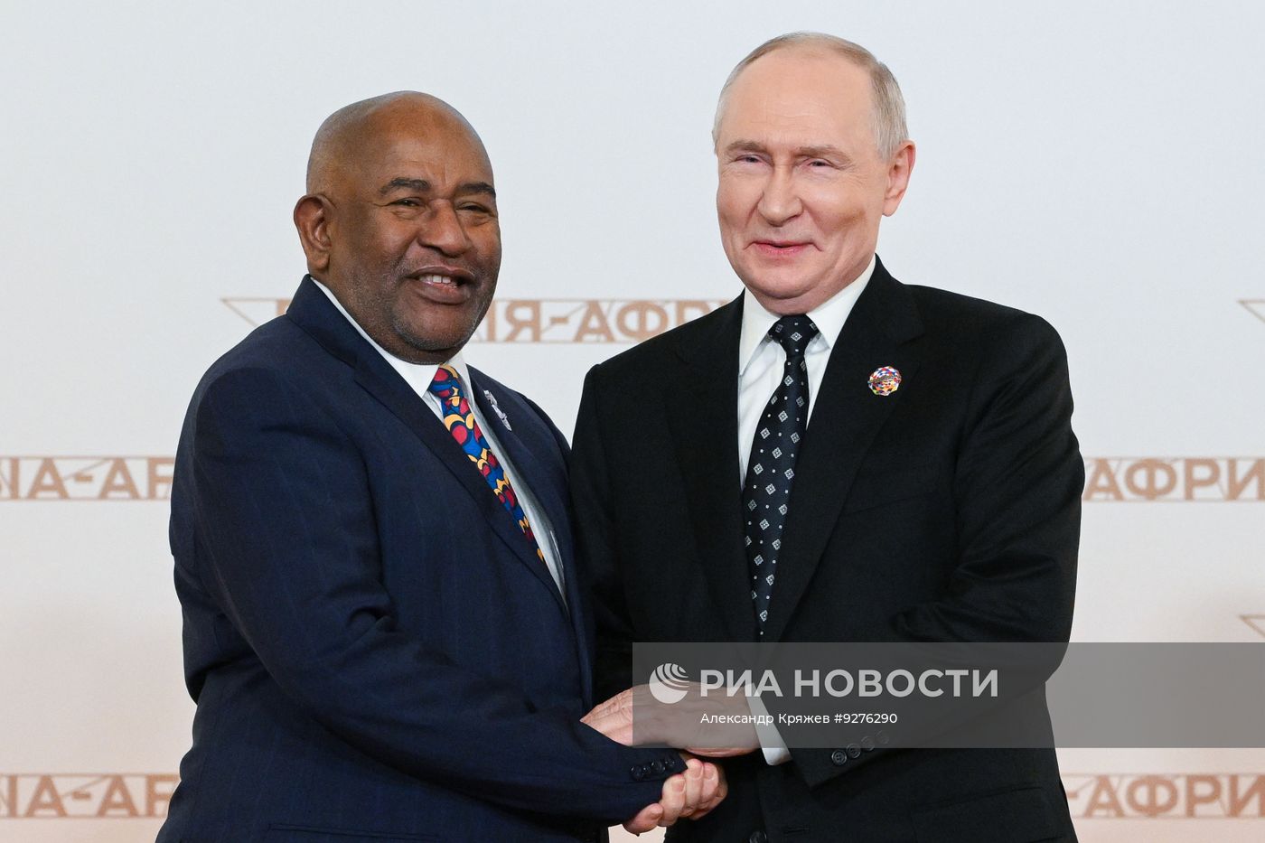 Церемония официальной встречи президентом РФ Владимиром Путиным глав делегаций саммита "Россия-Африка"