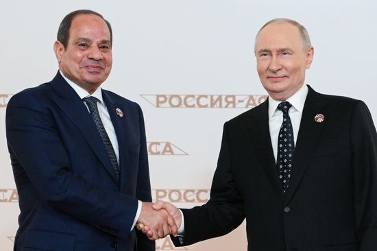 Церемония официальной встречи президентом РФ Владимиром Путиным глав делегаций саммита "Россия-Африка"