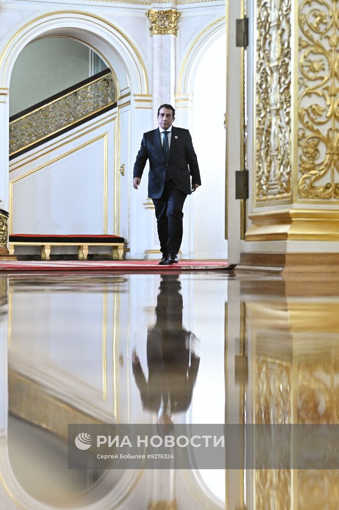 Церемония официальной встречи президентом РФ Владимиром Путиным глав делегаций саммита "Россия-Африка"