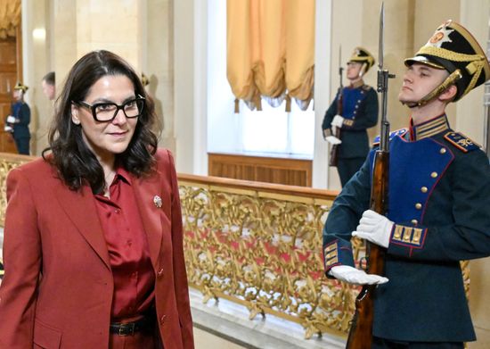 Глава правительства Марокко Фатима Эззахра Эль-Мансури прибыл в Кремль, где пройдут совместное фотографирование участников III Саммита "Россия - Африка" и пленарное заседание саммита. Место: Россия, Москва. Автор: Юрий Кочетков/РИА Новости. Совместное фотографирование участников саммита "Россия - Африка"