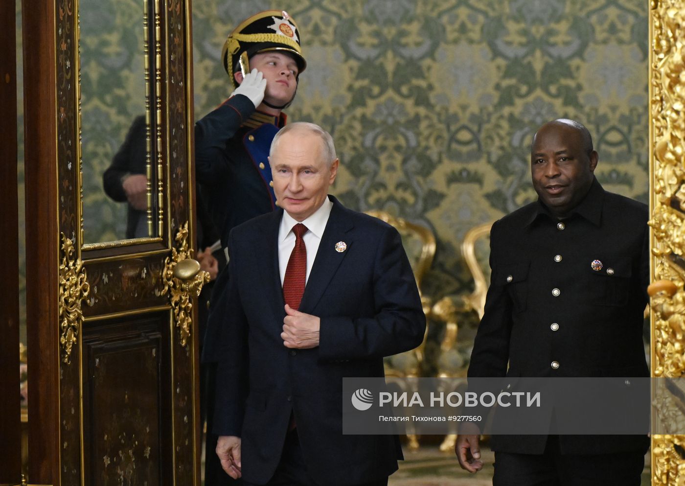 Президент Владимир Путин встретился с президентом Республики Конго Дени Сассу-Нгессо