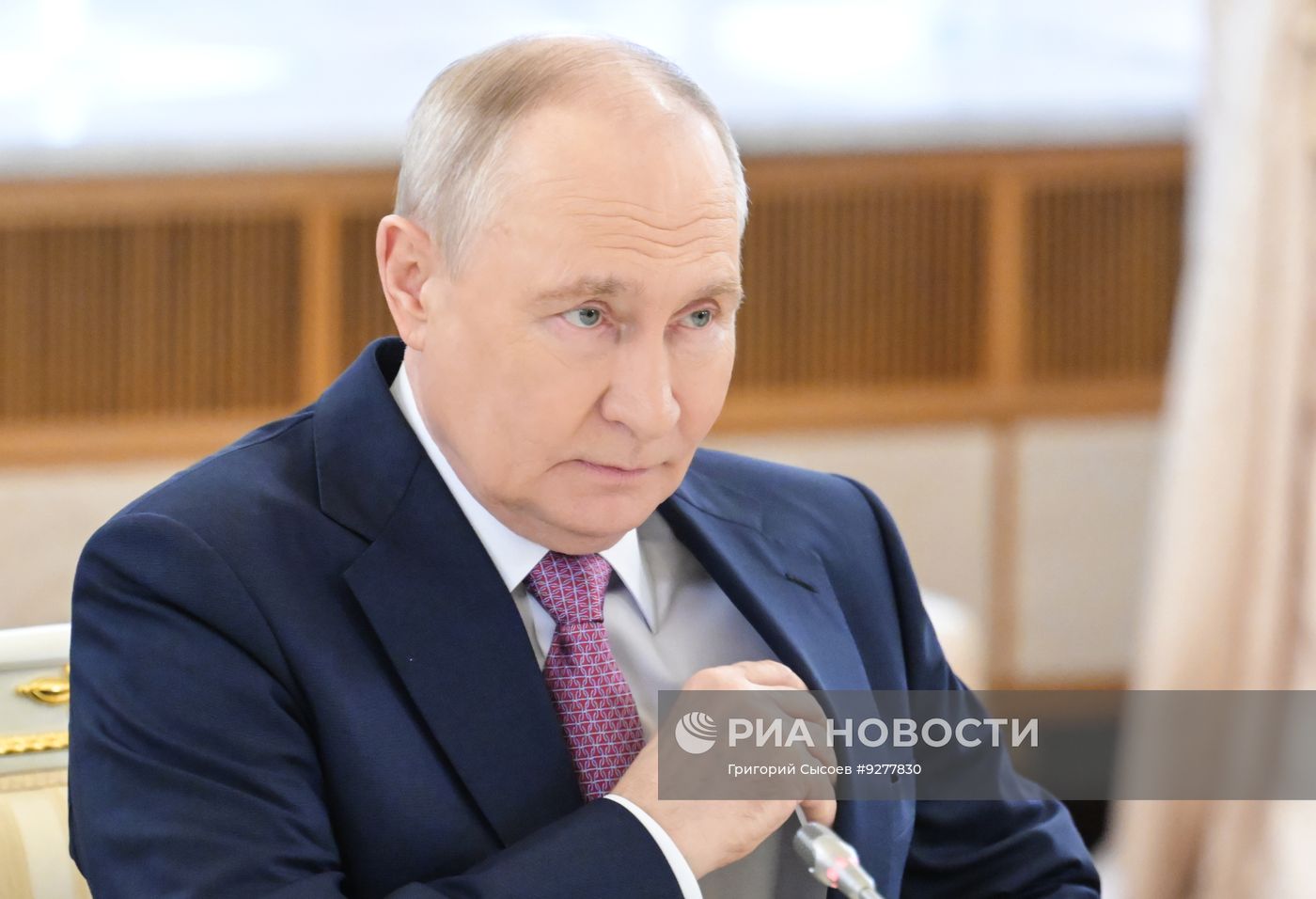 Президент Владимир Путин встретился с президентом Возрождения Республики Мадагаскар Микаэлем Рандрианириной