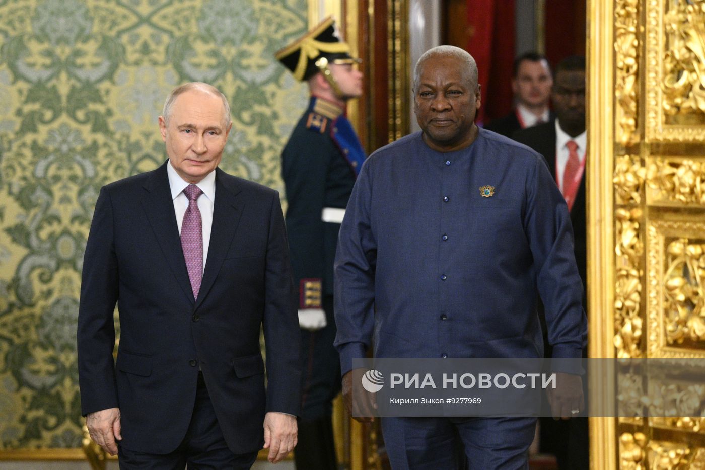 Президент Владимир Путин встретился с президентом Республики Гана Джоном Драмани Махамой