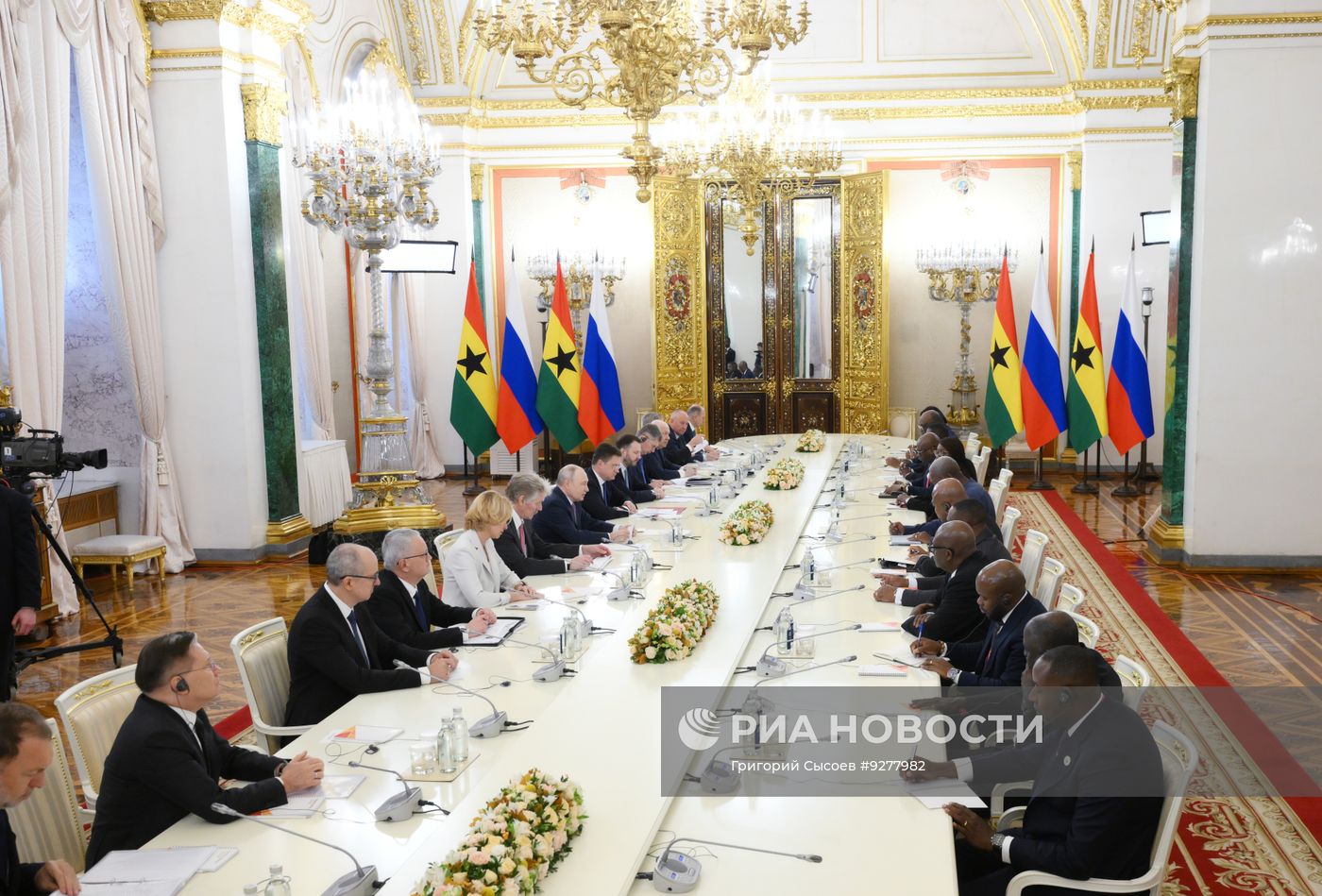 Президент Владимир Путин встретился с президентом Республики Гана Джоном Драмани Махамой