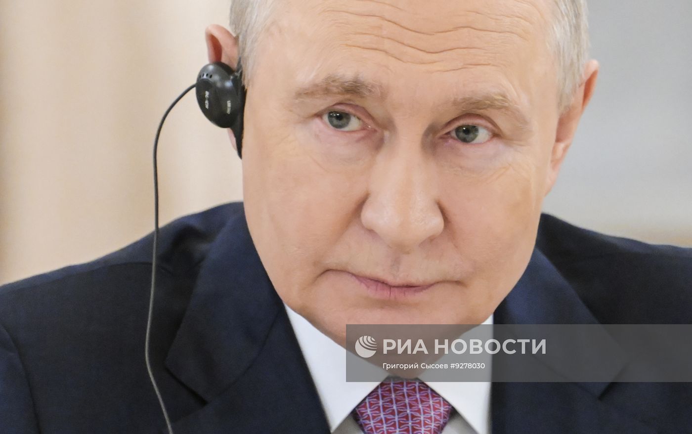 Президент Владимир Путин встретился с президентом переходного периода Республики Мали Ассими Гойтой