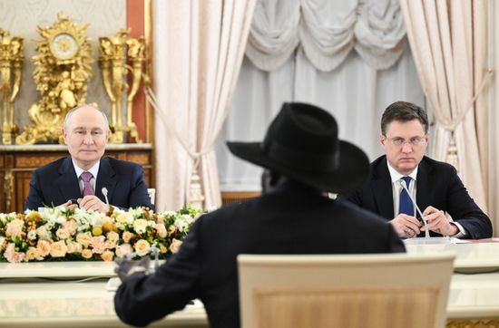 Президент Владимир Путин встретился с президентом Республики Южный Судан Салвой Кииром