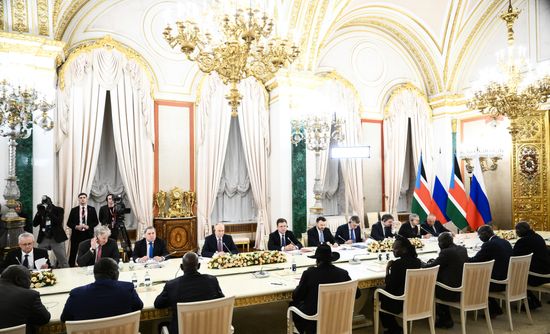 Президент Владимир Путин встретился с президентом Республики Южный Судан Салвой Кииром