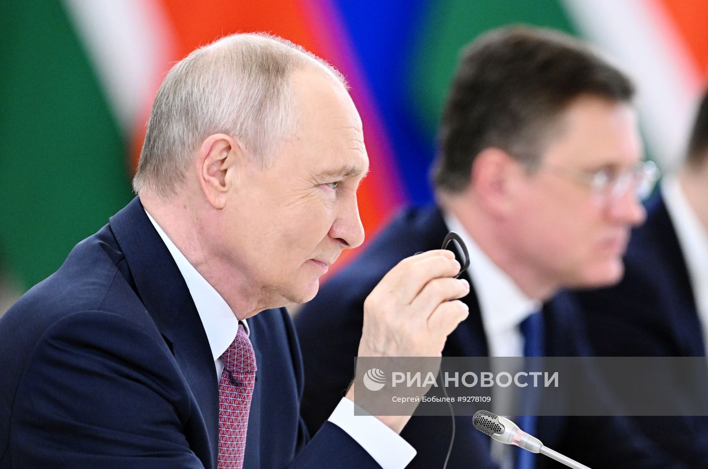 Президент Владимир Путин встретился с президентом Республики Южный Судан Салвой Кииром