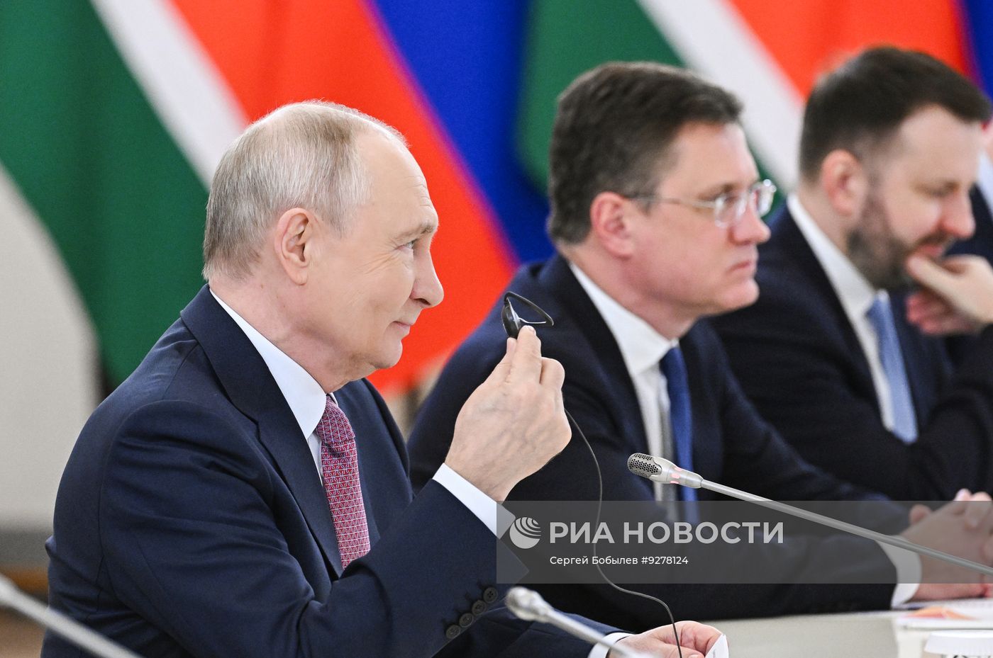 Президент Владимир Путин встретился с президентом Республики Южный Судан Салвой Кииром