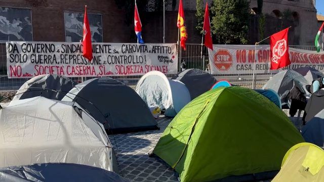 Палаточный лагерь протестующих у Колизея