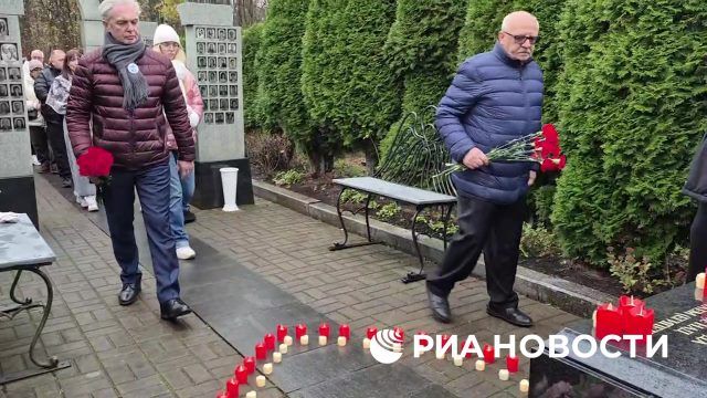 Акция памяти жертв катастрофы лайнера А321 в Петербурге